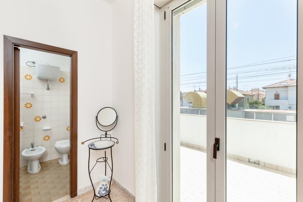 Hotel Chiar Di Luna Senigallia Værelse billede