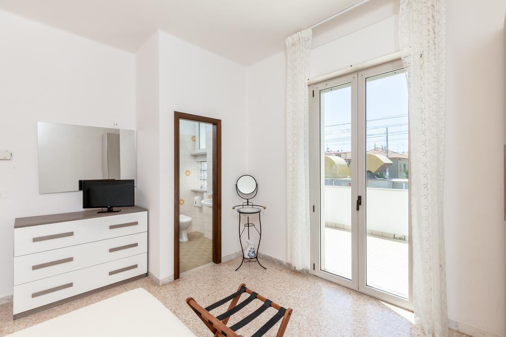 Hotel Chiar Di Luna Senigallia Værelse billede
