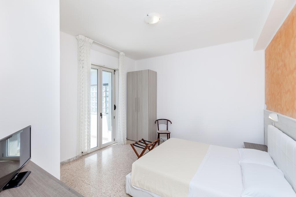Hotel Chiar Di Luna Senigallia Værelse billede