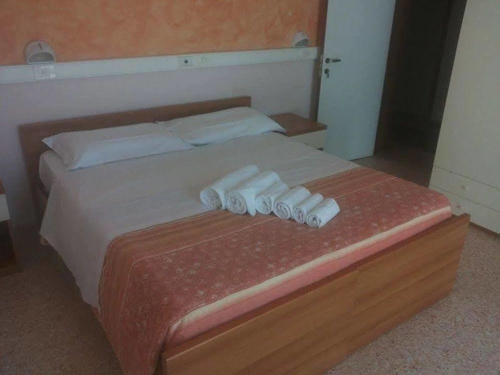 Hotel Chiar Di Luna Senigallia Eksteriør billede